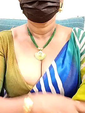 Snapshot of niiveditha chatting on February 17, 11:09 pm niiveditha online show from February 17, 11:09 pm