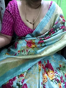 Snapshot of niiveditha chatting on October 7, 5:37 am niiveditha online show from October 7, 5:37 am