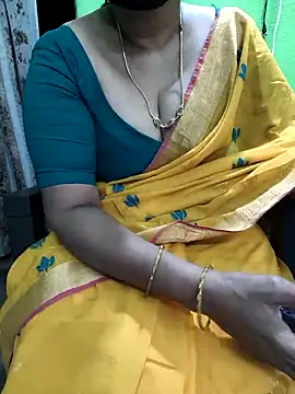 Snapshot of niiveditha chatting on November 7, 9:31 am niiveditha online show from November 7, 9:31 am