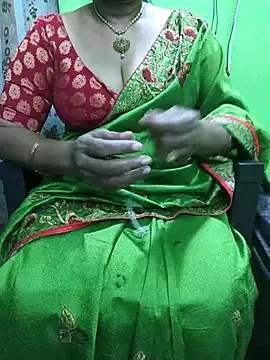 Snapshot of niiveditha chatting on November 23, 8:03 am niiveditha online show from November 23, 8:03 am