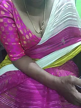 Snapshot of niiveditha chatting on December 14, 1:33 am niiveditha online show from December 14, 1:33 am