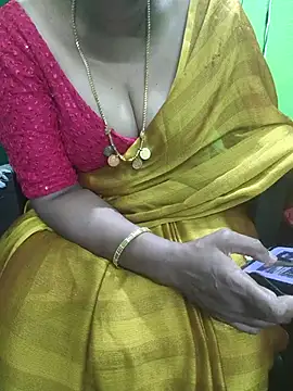 Snapshot of niiveditha chatting on December 17, 6:19 am niiveditha online show from December 17, 6:19 am