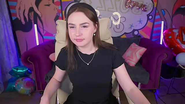 Snapshot of DivineJass chatting on February 20, 11:43 pm DivineJass online show from February 20, 11:43 pm