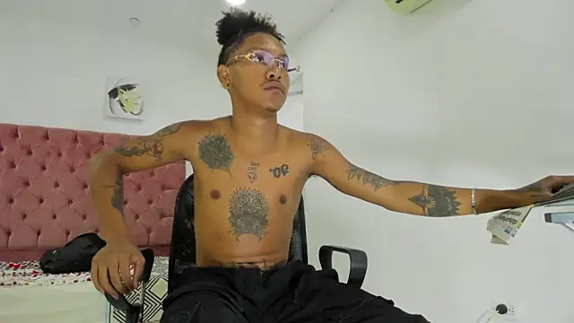 Snapshot of blackdirty420 chatting on February 17, 9:52 pm blackdirty420 online show from February 17, 9:52 pm