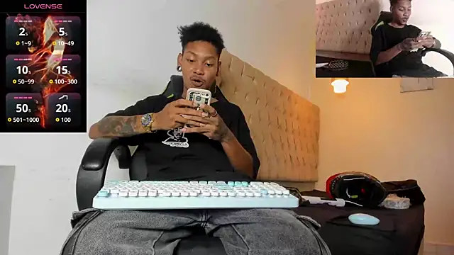 Snapshot of blackdirty420 chatting on October 3, 7:44 pm blackdirty420 online show from October 3, 7:44 pm