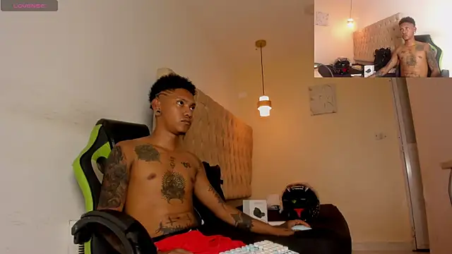 Snapshot of blackdirty420 chatting on October 6, 7:44 pm blackdirty420 online show from October 6, 7:44 pm