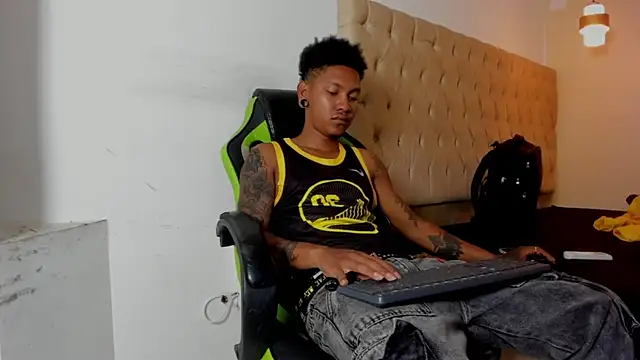 Snapshot of blackdirty420 chatting on October 16, 7:37 pm blackdirty420 online show from October 16, 7:37 pm