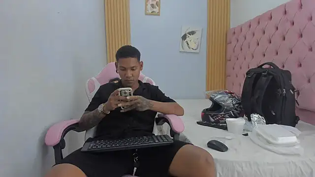 Snapshot of blackdirty420 chatting on October 17, 8:22 pm blackdirty420 online show from October 17, 8:22 pm