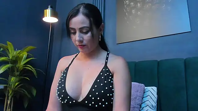 scarlet edwars online show from October 25, 7:19 pm