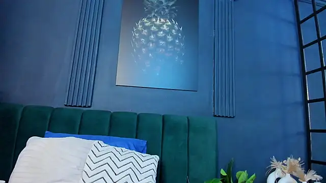 scarlet edwars online show from April 17, 6:55 pm