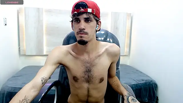 Snapshot of Dirty_Kingg chatting on February 14, 10:25 pm Dirty Kingg online show from February 14, 10:25 pm