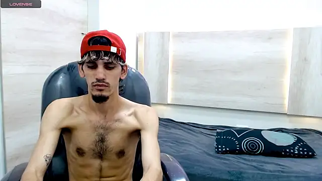 Snapshot of Dirty_Kingg chatting on February 15, 1:31 am Dirty Kingg online show from February 15, 1:31 am