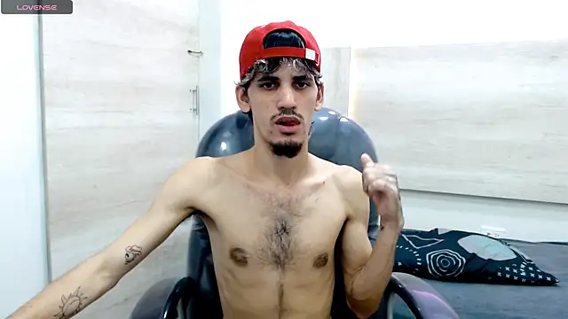 Snapshot of Dirty_Kingg chatting on February 15, 8:33 pm Dirty Kingg online show from February 15, 8:33 pm