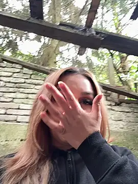 hotamanda01 online show from April 21, 12:33 pm