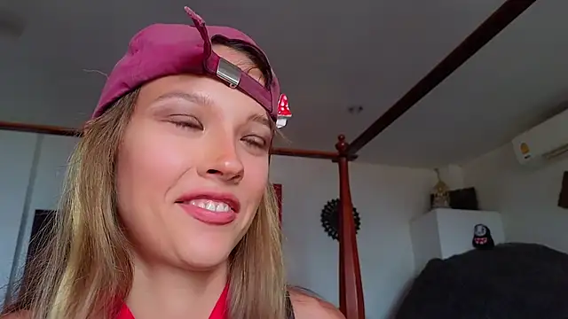 DemiDee online show from March 9, 9:35 am