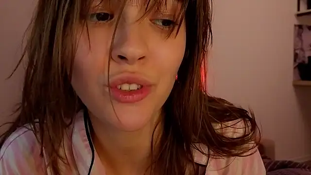 Snapshot of DemiDee chatting on May 16, 5:56 pm DemiDee online show from May 16, 5:56 pm