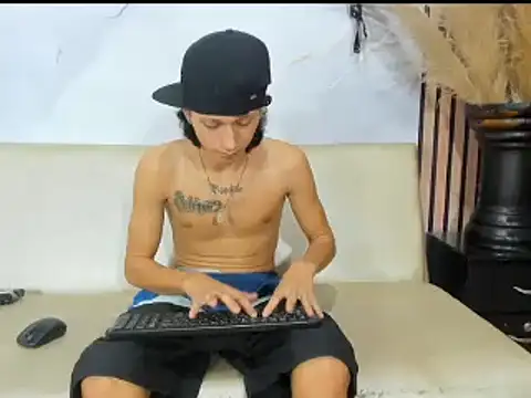 Snapshot of LucioDelDuque chatting on February 6, 6:51 am LucioDelDuque online show from February 6, 6:51 am