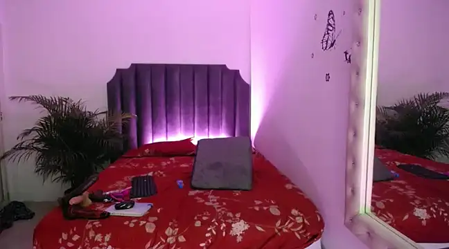 Snapshot of moree_Queen chatting on February 9, 2:06 am moree Queen online show from February 9, 2:06 am