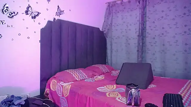 Snapshot of moree_Queen chatting on March 14, 12:29 pm moree Queen online show from March 14, 12:29 pm