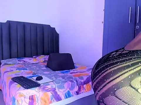 Snapshot of moree_Queen chatting on November 18, 6:01 pm moree Queen online show from November 18, 6:01 pm