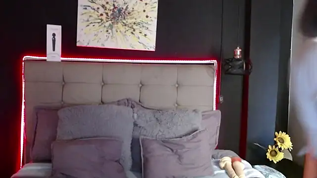 Snapshot of melissa_becraft chatting on February 13, 6:05 pm melissa becraft online show from February 13, 6:05 pm