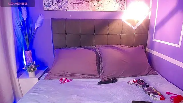 Snapshot of melissa_becraft chatting on October 22, 2:12 am melissa becraft online show from October 22, 2:12 am