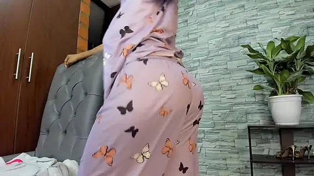 nicollesofia2 online show from February 8, 3:52 am