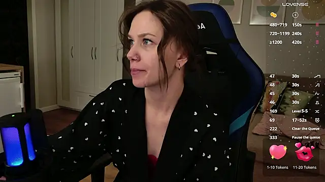 Snapshot of alexa_feels_ chatting on March 29, 4:40 pm alexa feels online show from March 29, 4:40 pm