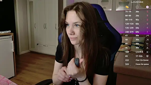Snapshot of alexa_feels_ chatting on April 8, 4:29 pm alexa feels online show from April 8, 4:29 pm