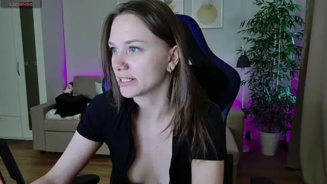Snapshot of alexa_feels_ chatting on May 9, 4:34 pm alexa feels online show from May 9, 4:34 pm