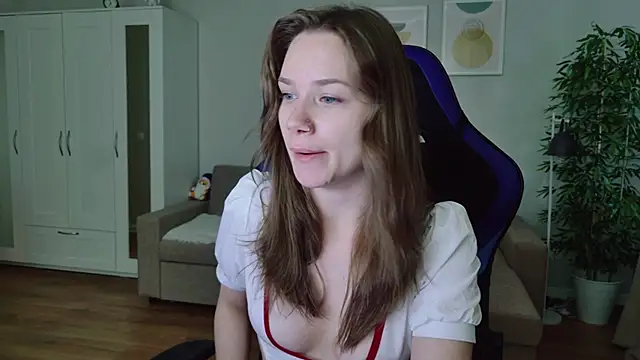 Snapshot of alexa_feels_ chatting on June 28, 4:24 pm alexa feels online show from June 28, 4:24 pm