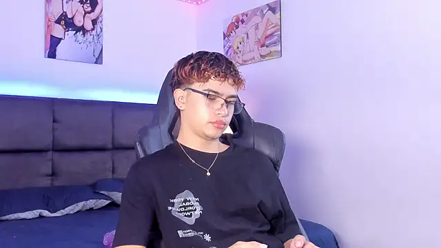 Aiiden 15 online show from October 20, 12:16 pm