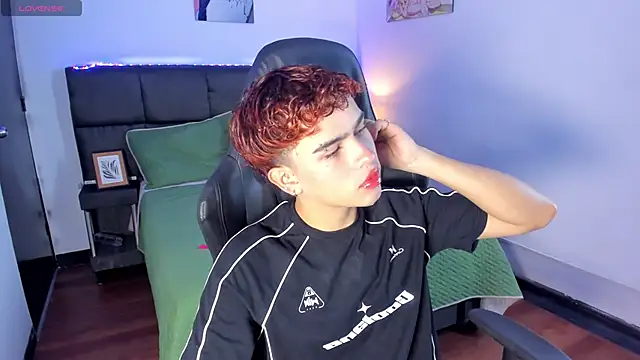 Aiiden 15 online show from November 20, 12:38 pm