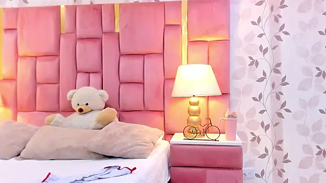 ArianaFranco online show from April 12, 2:00 pm