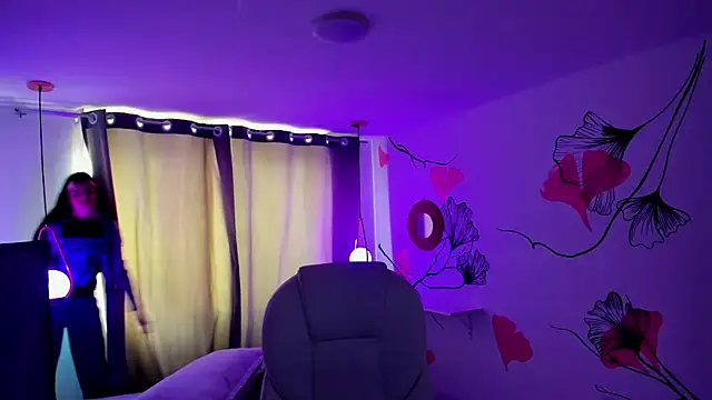 Isabela Fiorelli online show from November 15, 1:18 pm