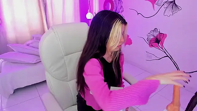 Isabela Fiorelli online show from November 20, 1:00 pm