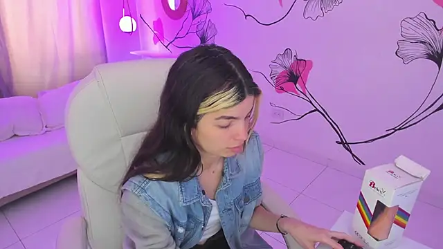 Isabela Fiorelli online show from November 23, 1:22 pm