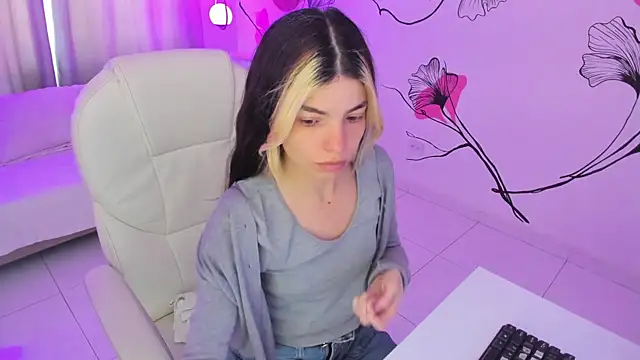 Isabela Fiorelli online show from November 27, 1:24 pm