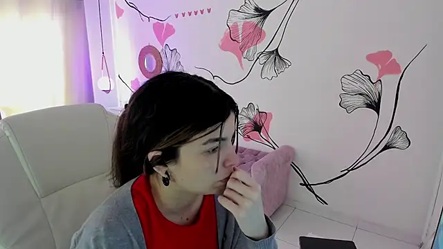 Isabela Fiorelli online show from April 18, 1:15 pm