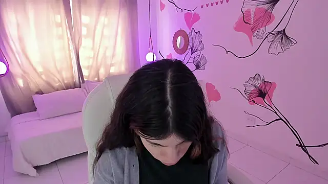 Isabela Fiorelli online show from April 23, 1:13 pm