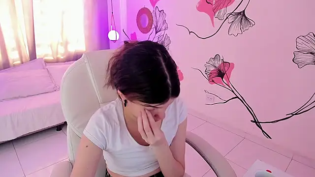 Isabela Fiorelli online show from April 27, 1:20 pm