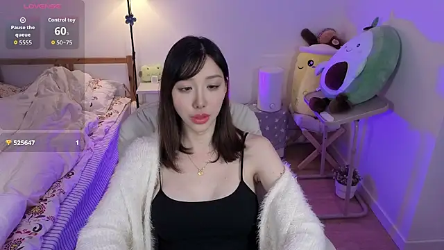 joycemilka online show from December 3, 11:52 am