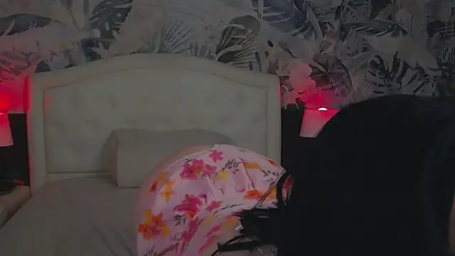 MaeveMoon online show from April 7, 6:30 pm