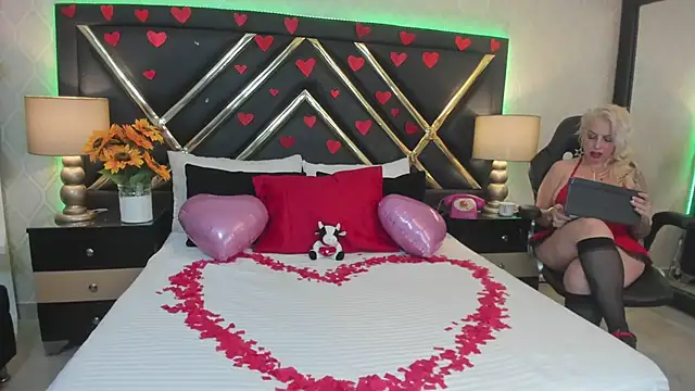 SophieWinsloow online show from February 14, 12:57 pm