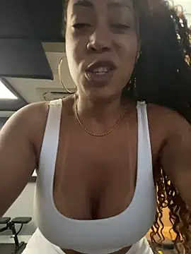 Snapshot of dianagolley420 chatting on February 26, 9:48 pm dianagolley420 online show from February 26, 9:48 pm