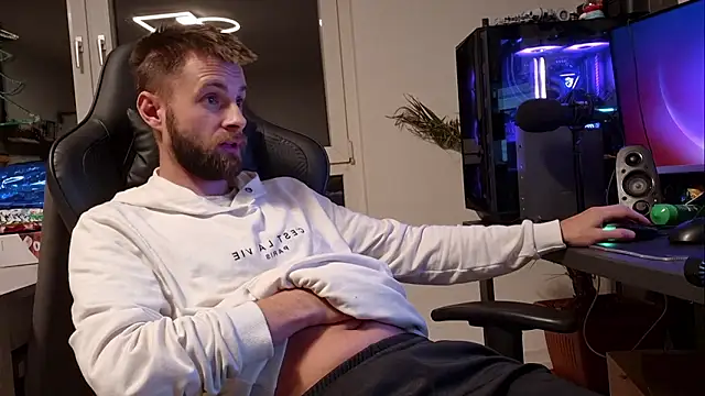 Snapshot of ademandjulia chatting on January 13, 8:58 pm ademandjulia online show from January 13, 8:58 pm