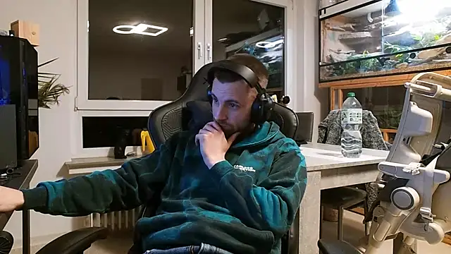 Snapshot of ademandjulia chatting on February 19, 6:15 pm ademandjulia online show from February 19, 6:15 pm