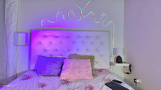 ariana smiith online show from February 20, 9:31 pm