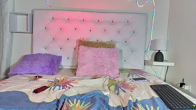 ariana smiith online show from February 24, 10:25 pm