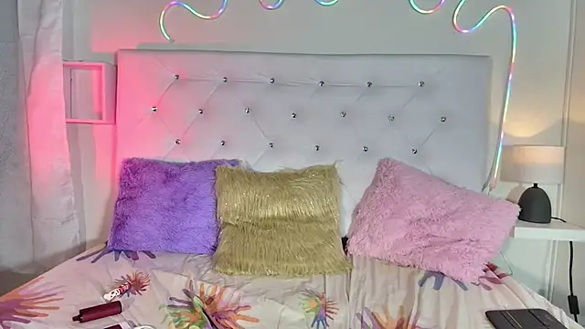 ariana smiith online show from February 28, 10:50 pm